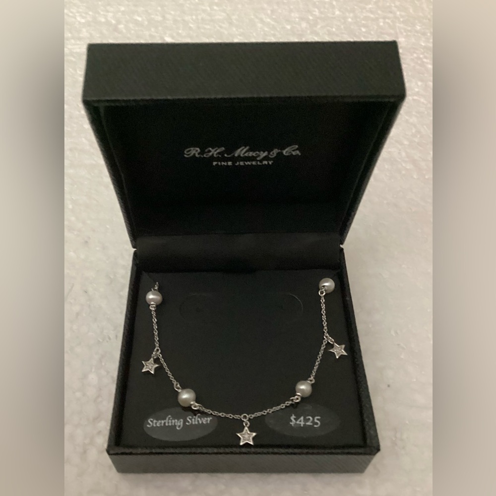 R.H. Macy’s & Co Sterling Silver Star and Pearl Necklace in Silver